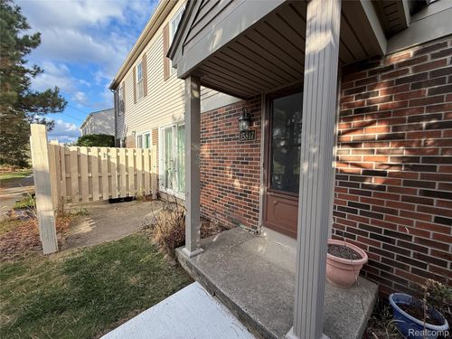 15817 Charleston Dr, Clinton Township, MI, 48038-1021 | Card Image