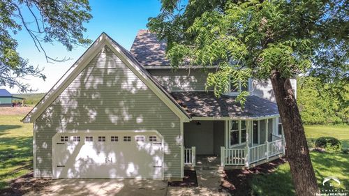 820 E 1000 Rd, Lawrence, KS, 66047-9406 | Card Image