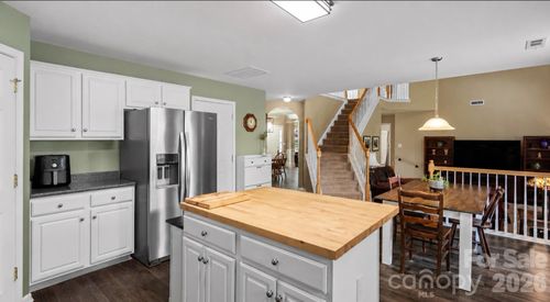 208 Elrosa Rd, Mooresville, NC, 28115-5812 | Card Image