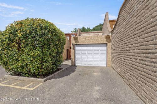 1056 E Navajo St, Farmington, NM, 87401-9188 | Card Image