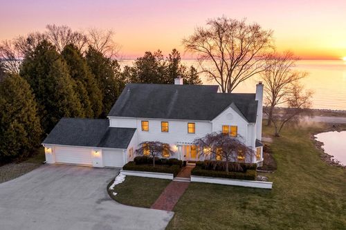 8035 N Beach Drive, Fox Point, WI, 53217 | Card Image