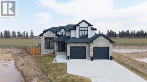 24 Postma Crescent, North Middlesex (Ailsa Craig), ON, N0M1A0 | Card Image