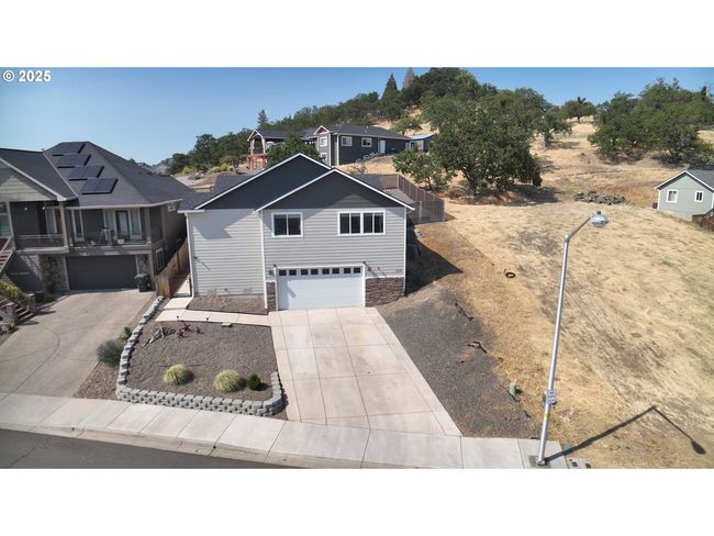 1019 Azure Way, House other with 3 bedrooms, 2 bathrooms and 2 parking in Eagle Point OR | Image 6
