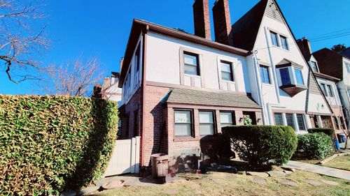 2901 Bell Blvd, Bayside, NY, 11360-2543 | Card Image