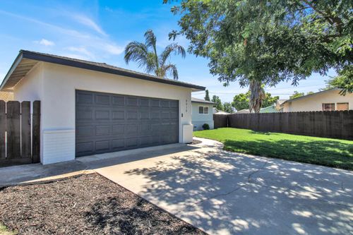 3212 Lotus Ct, Ceres, CA, 95307-2220 | Card Image