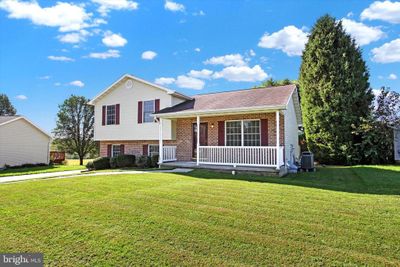 11 Gettysburg Court, House other with 3 bedrooms, 2 bathrooms and null parking in LITTLESTOWN PA | Image 2