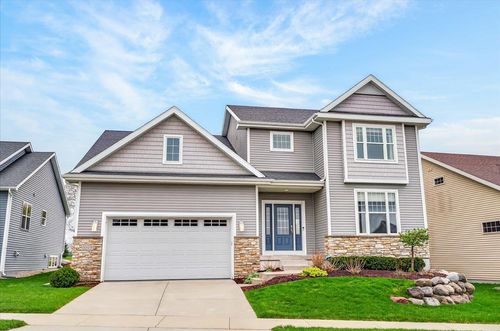 10129 Meandering Way, Madison, WI, 53593-8661 | Card Image