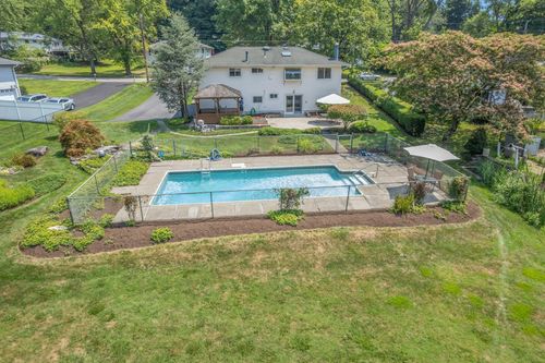 4 Redway Rd, Ossining, NY, 10562-2118 | Card Image
