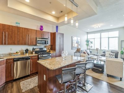 2201 - 640 S 50th Street, Condo with 2 bedrooms, 1 bathrooms and null parking in West Des Moines IA | Image 2