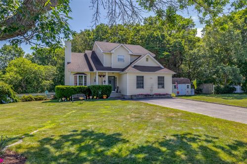 106 Williams Way S, Calverton, NY, 11933-1333 | Card Image