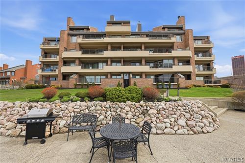 406-40 Waterfront Cir, Buffalo, NY, 14202-4351 | Card Image