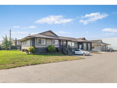 2247 Windsor St, Abbotsford, BC, V2T6L8 | Card Image