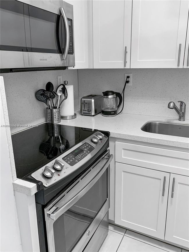 APT-4C - 3030 Collins Ave, Condo with 1 bedrooms, 1 bathrooms and null parking in Miami Beach FL | Image 11