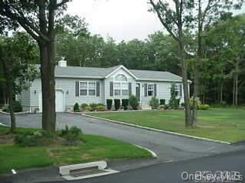 177 Brookfield Ave, Center Moriches, NY, 11934-2101 | Card Image