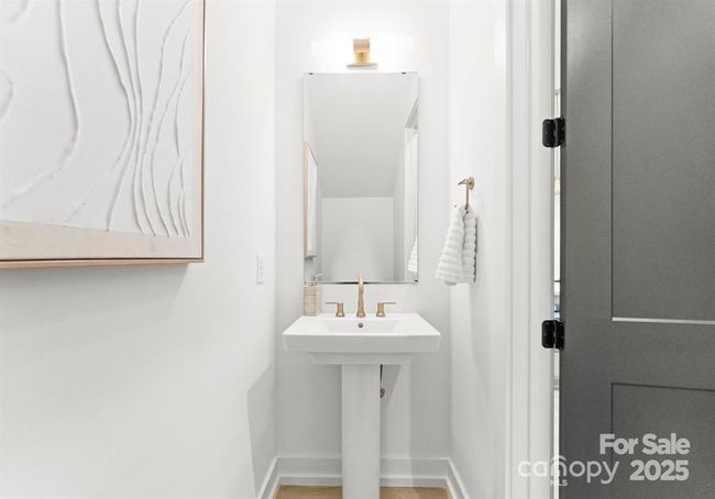 Powder room for guest | Image 13