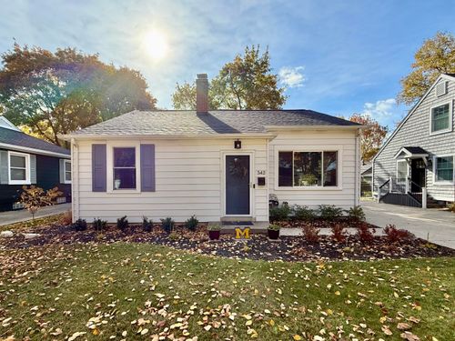 342 Maywood Ave, Rochester, MI, 48307-1538 | Card Image