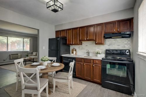 apt-13-629 W Maple Rd, Clawson, MI, 48017-1193 | Card Image