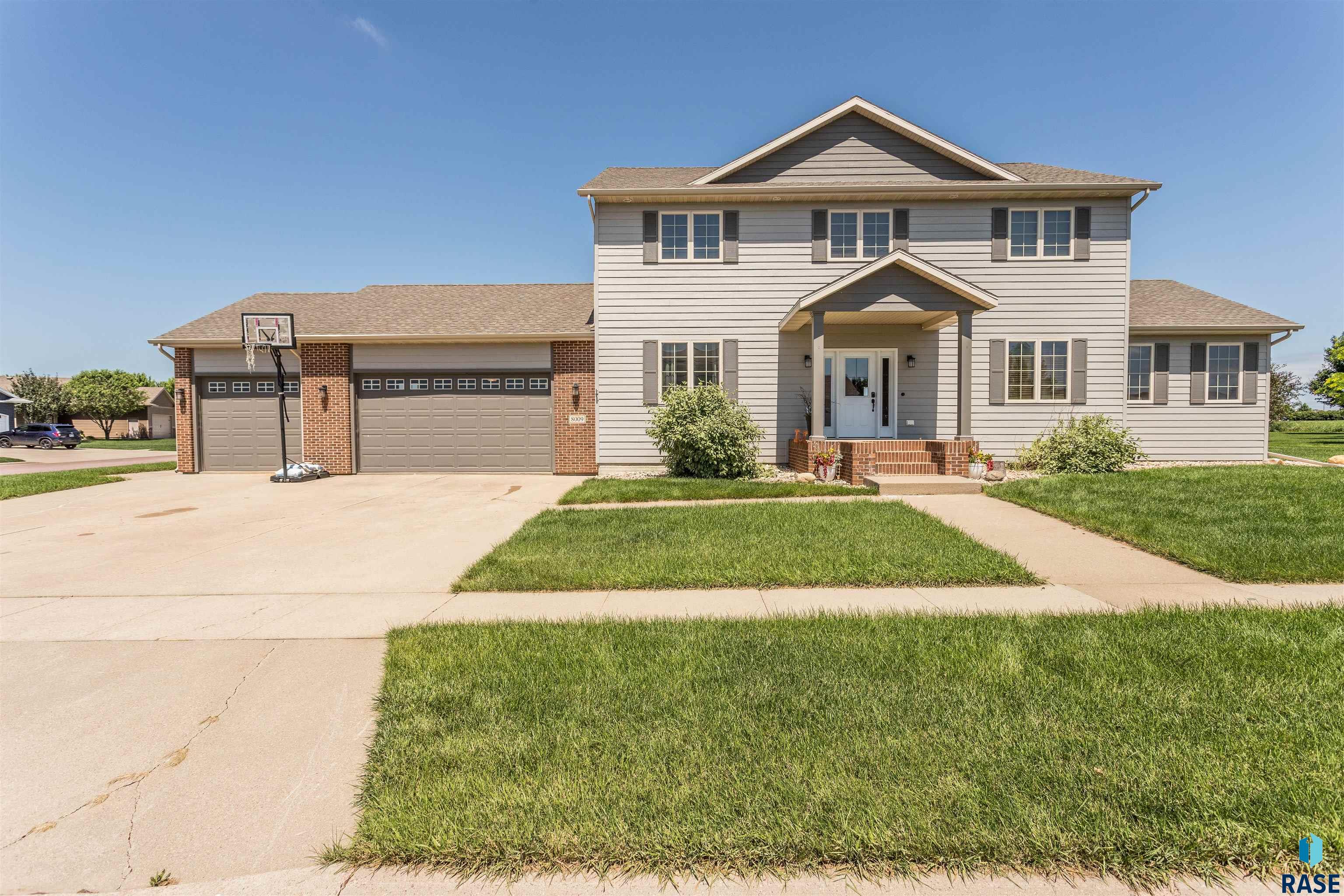 Red Hill Cir, Sioux Falls, SD 57108