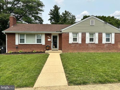 2010 Jameson St, TEMPLE HILLS, MD, 20748-5616 | Card Image