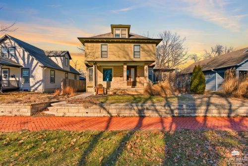 826 Vattier St, Manhattan, KS, 66502-5750 | Card Image