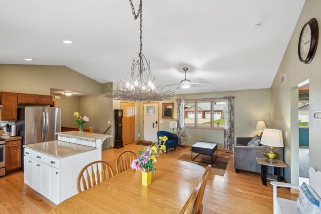 15-web-or-mls-Prairie Grass Dr-1006-013.jpg | Image 15