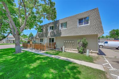 D - 6885 E Arizona Avenue, Condo with 2 bedrooms, 1 bathrooms and 1 parking in Denver CO | Image 2