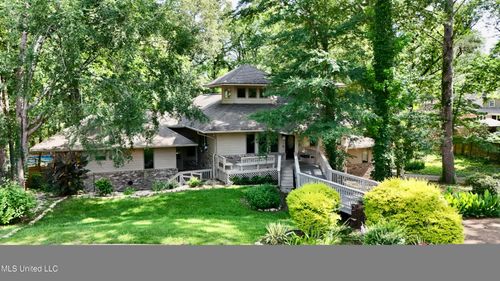 211 Monterey Dr, Clinton, MS, 39056-5735 | Card Image