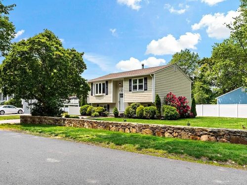 66 Tupelo Trl, Narragansett, RI, 02882-2746 | Card Image