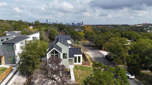 400 Post Road Dr, Austin, TX, 78704-7018 | Card Image