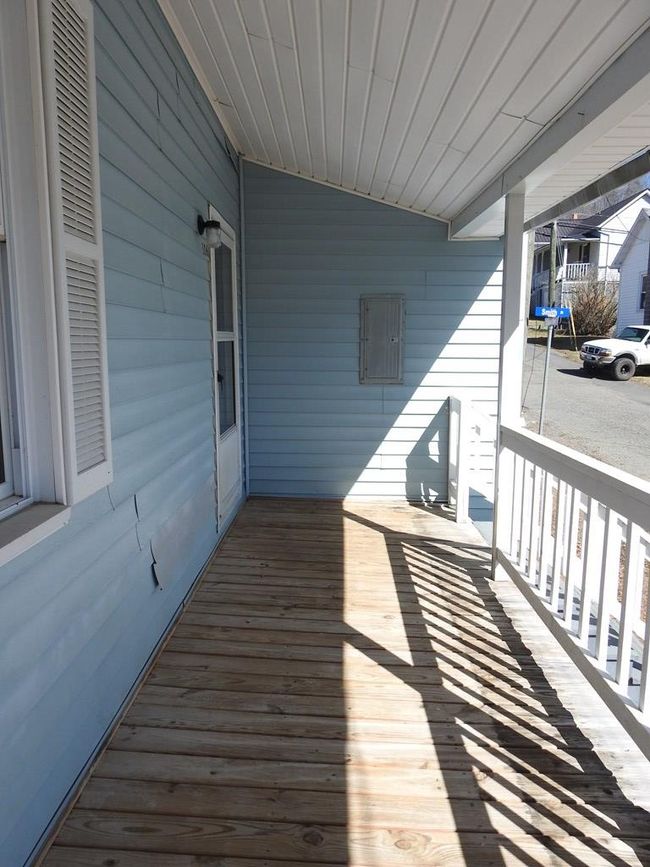 106 S Boss Row, House other with 3 bedrooms, 2 bathrooms and null parking in Fries VA | Image 25