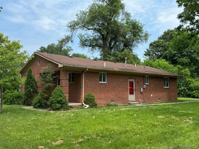 21308 Seminole Street, Home with 3 bedrooms, 2 bathrooms and null parking in Southfield MI | Image 2