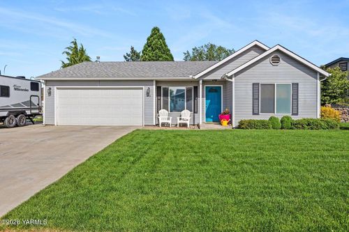 210 S 89th Ave, Yakima, WA, 98908-4525 | Card Image
