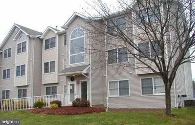 711 Edpas Road, Condo with 2 bedrooms, 1 bathrooms and null parking in New Brunswick NJ | Image 1