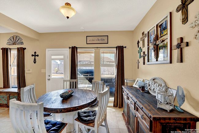 109 Park Way, House other with 4 bedrooms, 3 bathrooms and null parking in Poth TX | Image 10