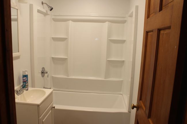 bathroom 1 | Image 12