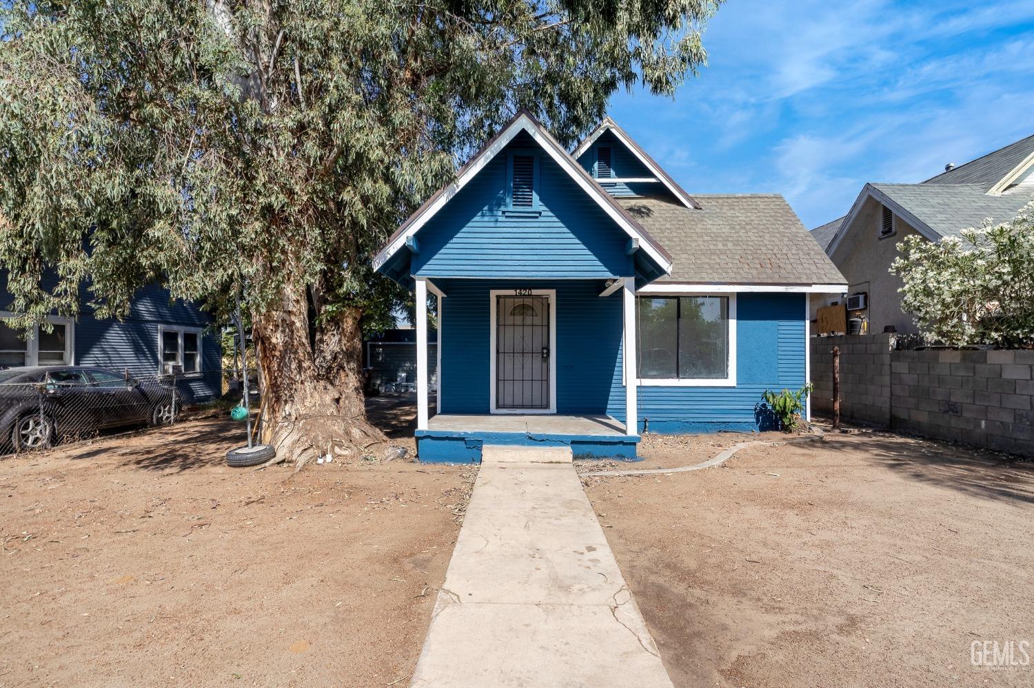 Palm Dr, Bakersfield, CA 93305
