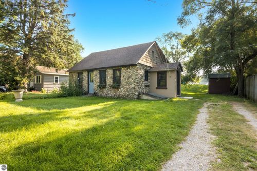 89 S Lake Leelanau Dr, Lake Leelanau, MI, 49653-9776 | Card Image