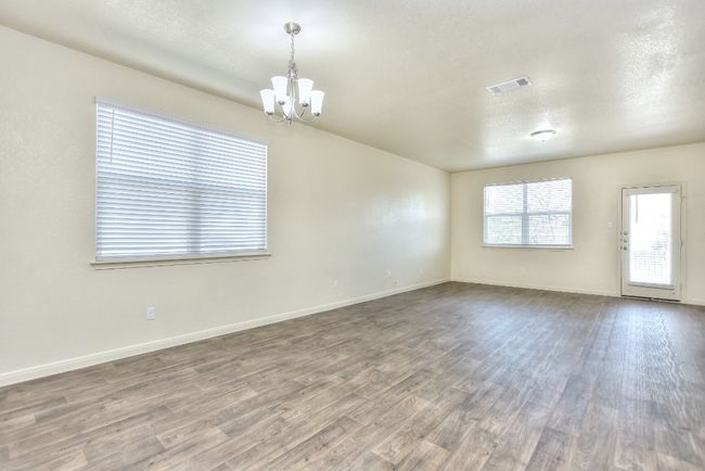 Family Room/Breakfast Area | Image 15
