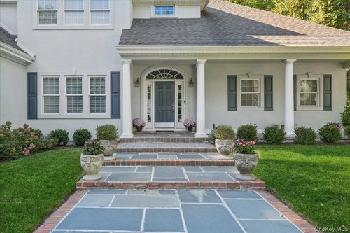 5 Morgan Ln, Locust Valley, NY, 11560-2418 | Card Image