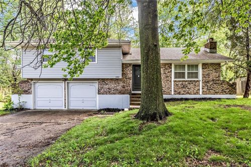 1311 Sw Highland Dr, Lee's Summit, MO, 64081-2826 | Card Image