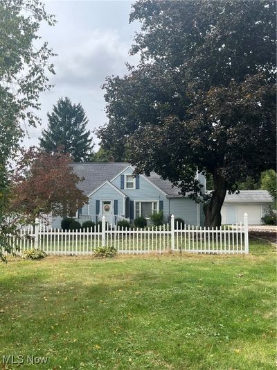 View of front of home featuring a front lawn | Image 1