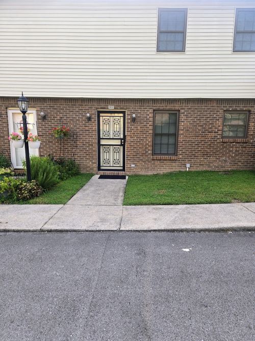 302 Plymouth Rock Ct, Madison, TN, 37115-5927 | Card Image