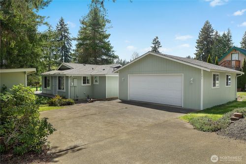 131 N Fairway Dr W, Hoodsport, WA, 98548-9633 | Card Image