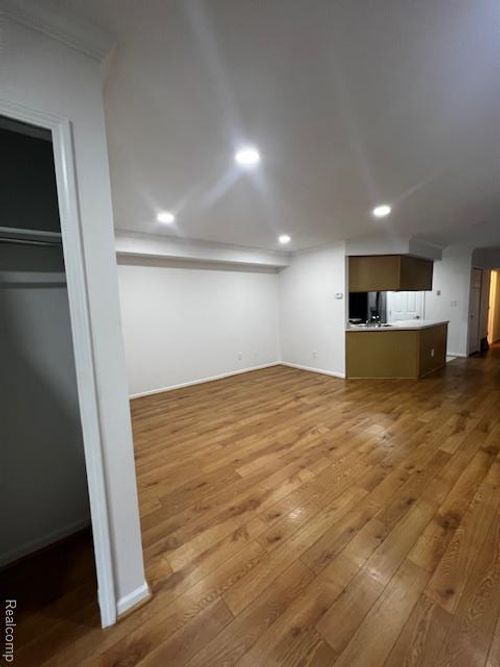 apt-108-21954 Morley Ave, Dearborn, MI, 48124-2376 | Card Image