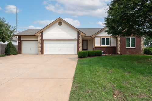 230 N Valley Stream Dr, Derby, KS, 67037-8725 | Card Image