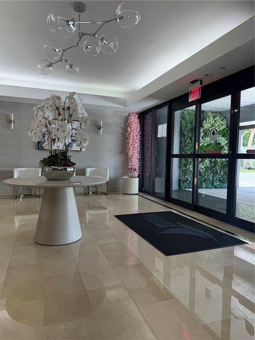 16e-200 Se 15th Rd, Miami, FL, 33129-1200 | Card Image