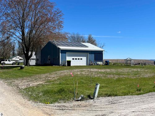 5209 Beachwood Rd, Standish, MI, 48658-9783 | Card Image