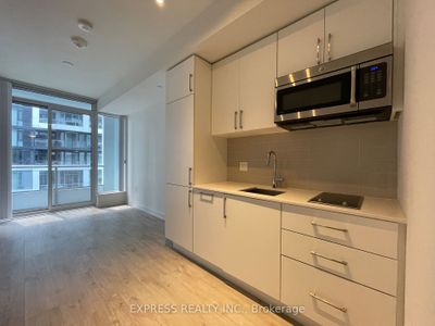 909 - 576 Front St W, Condo with 0 bedrooms, 1 bathrooms and null parking in Toronto ON | Image 1