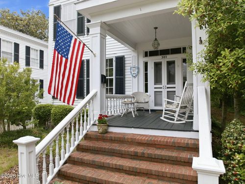 307 Ann St, Beaufort, NC, 28516-2105 | Card Image