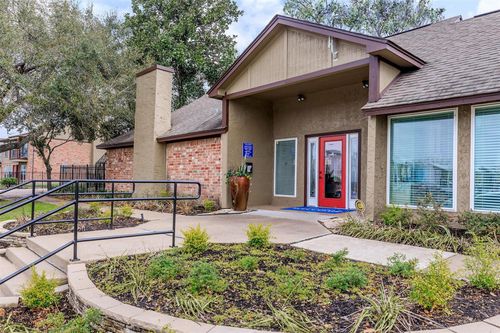 30-333-10301 Sandpiper Dr, Houston, TX, 77096-4530 | Card Image